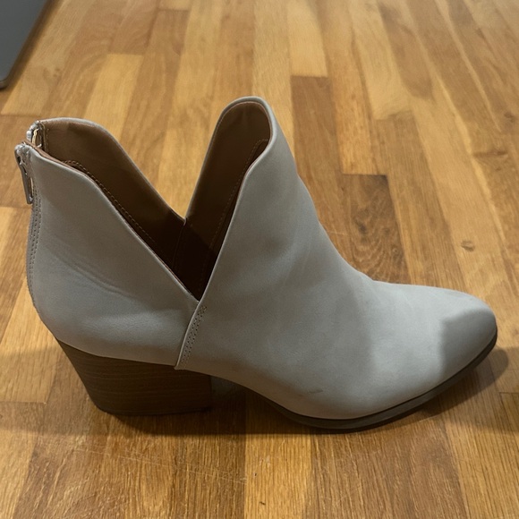 SO | Women’s Stylish Gray Ankle Boots - Picture 9 of 15